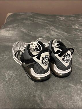 Nike LeBron Witness 7 Basketball Shoes